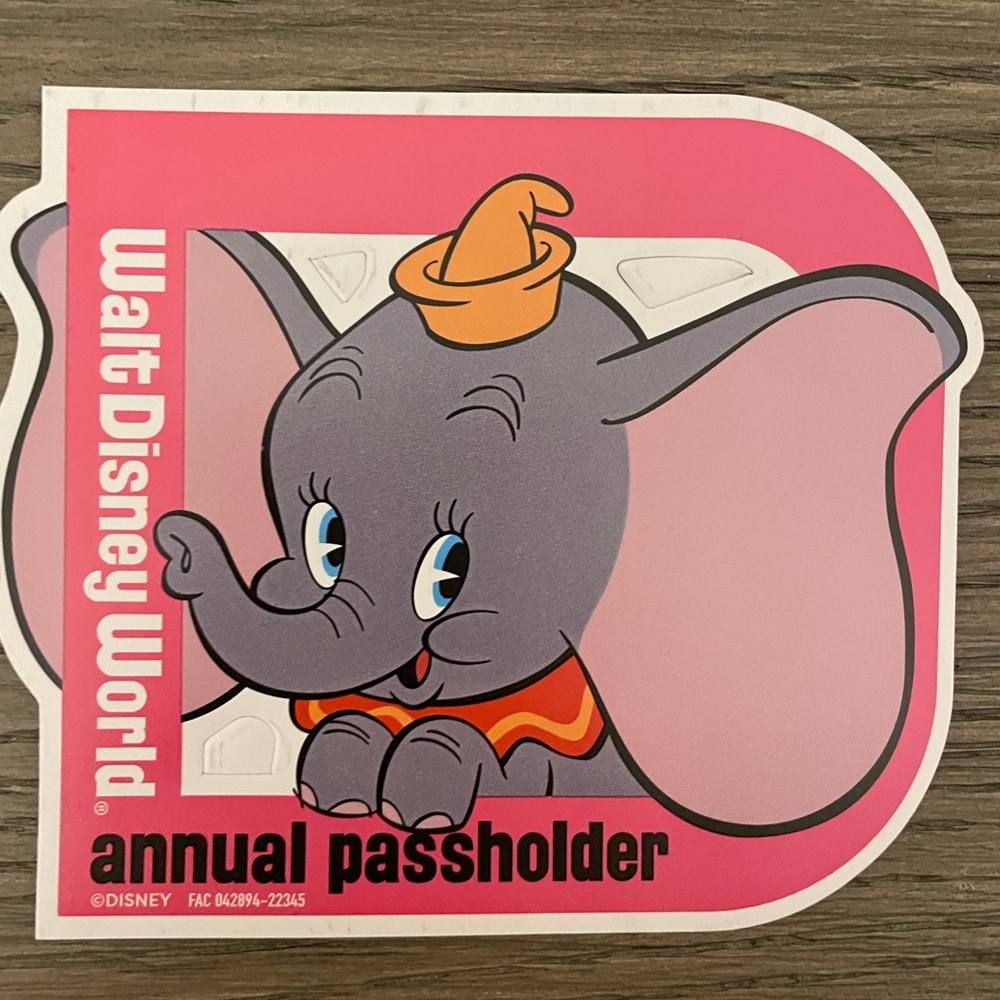 WDW Disney Dumbo Passholder Magnet